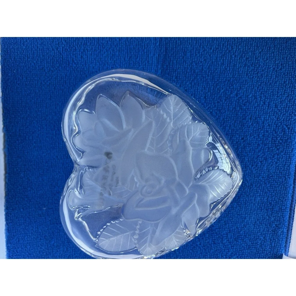 Set of 2 Vintage‎ Glass Heart Shaped Bowls With Frosted Roses  together -box